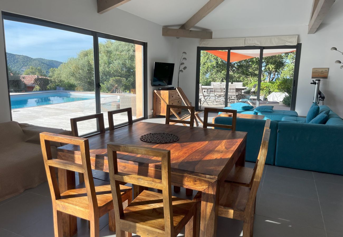 Villa à Sainte-Lucie de Porto-Vecchio - Les Hauts de la Testa